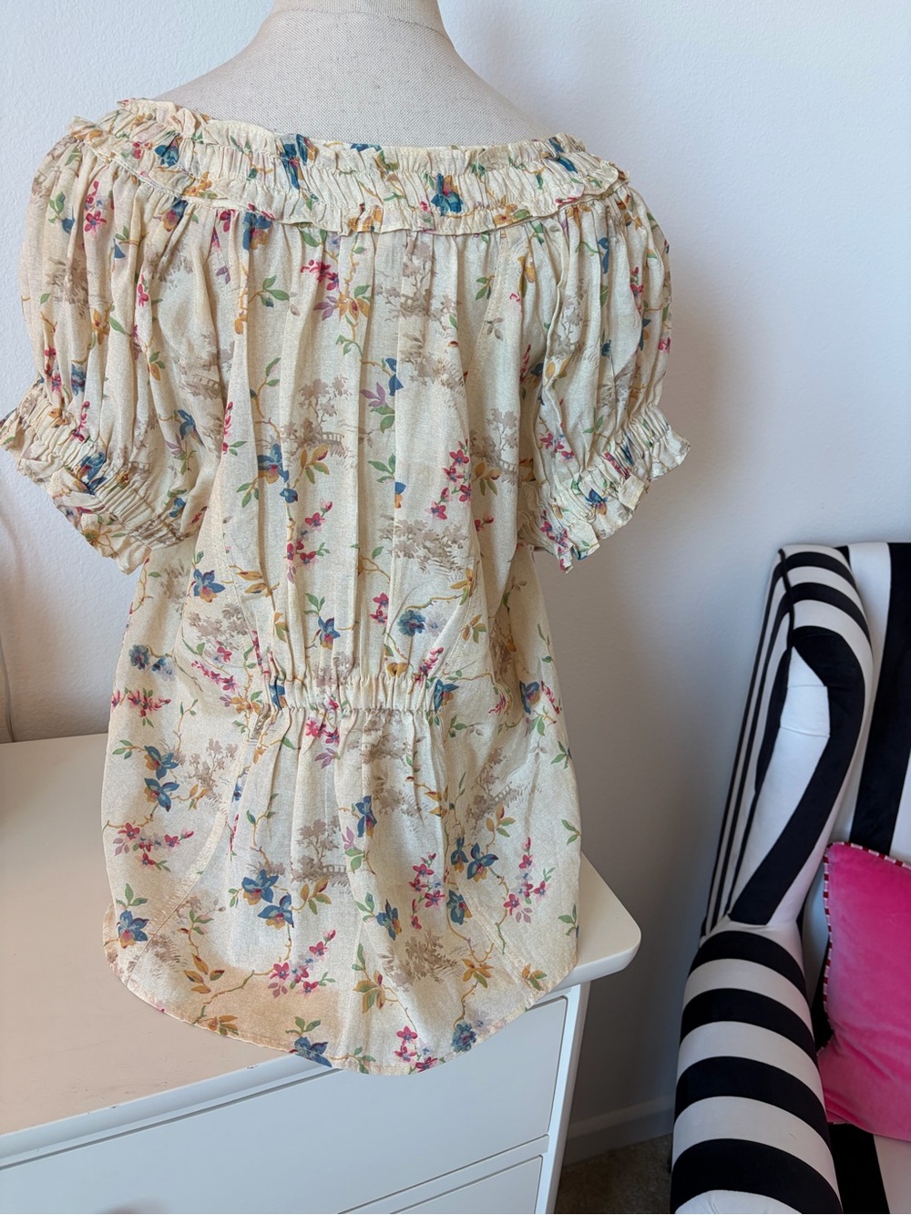 Beautiful new blouse from Anthropologie - Picture 3 of 6